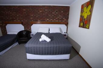 Donald Motor Lodge