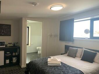 Queens Arms Hotel