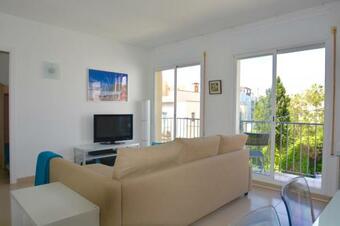 Aqua Large 3 Bed Apartment Looking On To The Beach