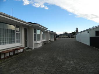 Colonial Motel
