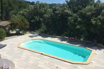 Apartamento Agr�able Partie De Maison Avec Piscine En Plein C?ur Du Luberon (vaucluse), Pour 4/6 Personnes. Ls2-356 Infierma