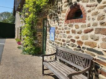 Le Gite Et Sa Piscine Aux Agapanthes De Cromel - Le Mont Saint-michel