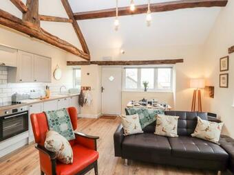 Cut Moch, Plas Moelfre Hall Barns