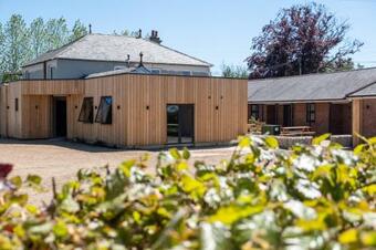 Oak ? Three Tuns Apartments