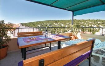 Five-bedroom Holiday Home In Vinisce