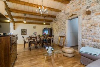 House Grandi?i 1852