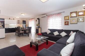 Villa Tomic