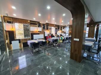 Hotel Jhari Palace