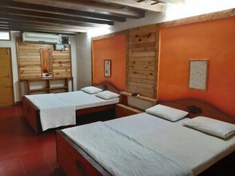 Hostal Royal Cottage, Anaimalai Room 5