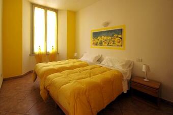 Mezzegra Villa Sleeps 5 Pool Wifi