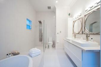 Villa White Cottage
