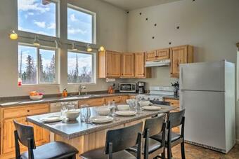 Pet-friendly Home With Northern Lights Aurora View