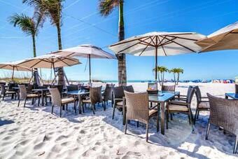 Hotel Bellwether Beach Resort