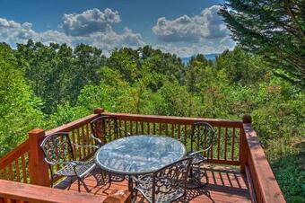 Frog Leap Hiawassee Cabin With Blue Ridge Mtn Views