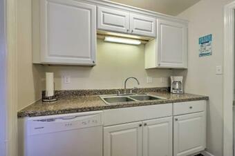 Gulfport Home With Deck And Grill, Walk To Beach!