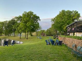 Apartamento Retreat To The Dockside Suite! Steps To The Lake!