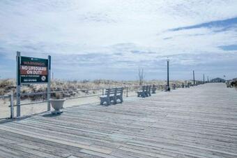Cozy Ocean Grove Beach Retreat Walk To The Coast!