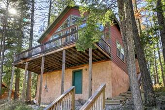 Cozy Cloudcroft Cabin With Serene Wooded Views And Deck