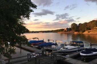 Lakefront Property One Bedroom #4 At Long Cove Resort