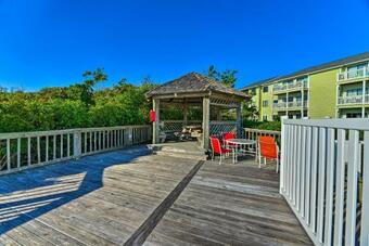 Apartamento Oceanfront Emerald Isle Condo, Walk To Beach!