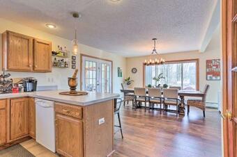 Spacious Outdoor Haven In The Hideout With Deck