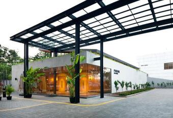 Hotel Aviary Bintaro