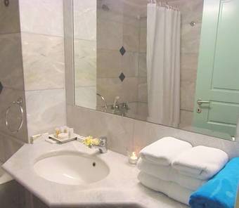Yakinthos Hotel