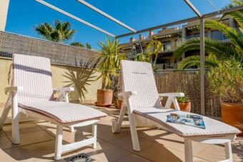 Apartamento Enorme Terraza. Piscina, Jardines. Wifi. Precioso.