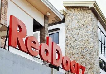 Hotel Reddoorz Hostel @ Beaufront Transient Place Ilocos Sur