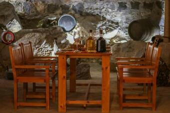 Hostal Yeganyans Guest House And Wine Yard