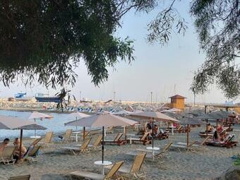 Penthouse With Roof Garden In Zygi Marina