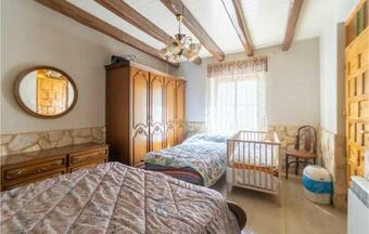 Awesome Home In Villarr�n De Campos With 5 Bedrooms