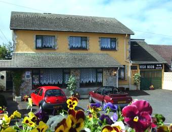 Hostal High Noon Guest House