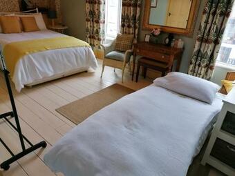 Bed & Breakfast No. 30