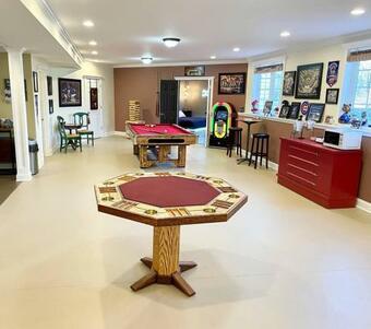 Hostal Stylish Underground Retreat W Projector Pool Table Etc