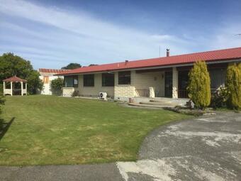 Ron And Tony's Bed & Breakfast