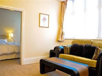 Hostal Gatwick Inn