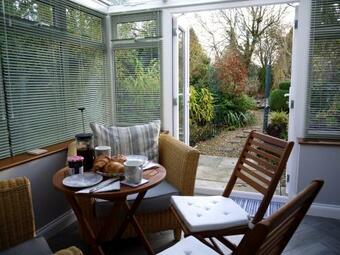 The Bungalow, Perrotts Brook - Cosy Stone Cottage