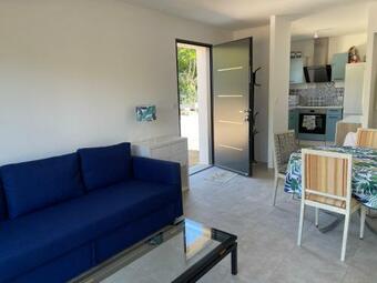Petite Maison - Annexe Ind�pendante D'une Villa / Independent Guesthouse Within A Villa