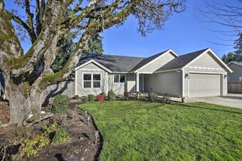 Cozy Retreat With Private Yard About 13 Mi To Salem
