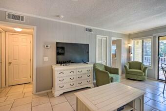 Apartamento Beachy Condo Getaway On Hilton Head Island!