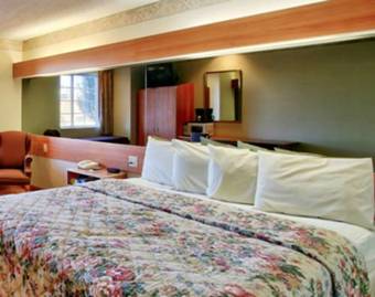 Hotel Western Skies Inn & Suites