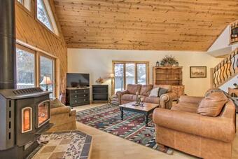 Exceptional Home With Deck About 3 Miles To Sand Valley