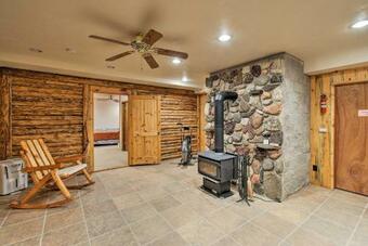 Valders Log Cabin Near Eea Air Show And Sheboygan!
