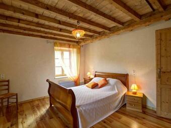 G�te Saint-just-en-bas, 4 Pi�ces, 6 Personnes - Fr-1-496-19