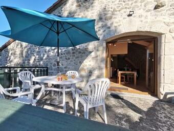 G�te Saint-romain-lachalm, 1 Pi�ce, 2 Personnes - Fr-1-582-264