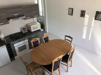 Hostal Chambres Individuelles Avec Partie Commune Ou Logement Entier Si Disponible Via Rh�na