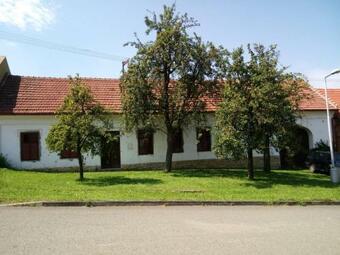 Selsk� Chalupa S Baz�nem A Prostornou Zahradou