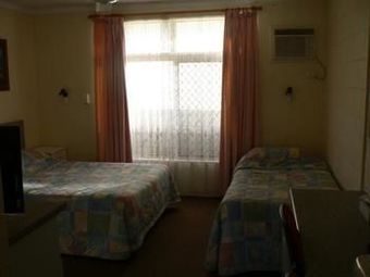 Flying Spur Motel