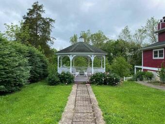 Plain & Fancy Bed & Breakfast